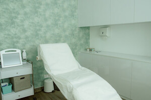 Image of Operation table - The Dr Pure Clinic